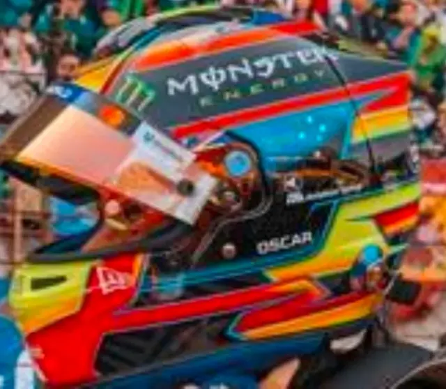 [予約] スパーク 1/5 ヘルメット マクラーレン オスカー ピアストリ   2025　5HF196