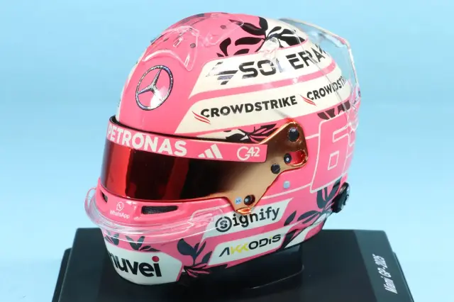 スパーク 1/5 ヘルメット メルセデス AMG  ジョージ ラッセル   2025  マイアミGP　5HF198