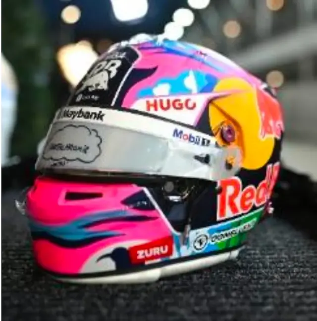 [予約]  スパーク 1/5 ヘルメット ビザ・キャッシュアップ RB フォーミュラ1チーム L.ローソン シンガポールGP 2025　5HF225