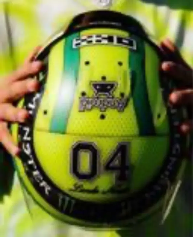 HAAS F1 ロマングロージャン 1/2ヘルメット　オートグラフ入り。 HAAS F1 ロマングロージャン 1/2ヘルメット オートグラフ入り