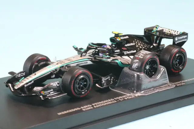ミニチャンプス 1/64 メルセデス-AMG ペトロナス F1チーム W17 キミ・アントネッリ 中国GP 2026 初ポールポジション/記念タイヤ付 640260222