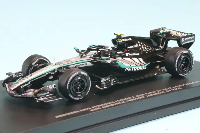 ミニチャンプス 1/64 メルセデス-AMG ペトロナス F1チーム W17 キミ・アントネッリ 日本GP 2026 ウィナー 640260312