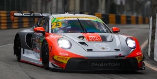 [予約] スパーク 1/64 ポルシェ 911 GT3 R (992) No.23 ファントム グローバル レーシング マカオGTカップ - FIA GT ワールドカップ 2025 ドリアン・ボッコラッチ　64S118