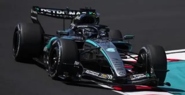 予約] スパーク 1/18 メルセデス-AMG ペトロナス F1チーム W17 No.63 4