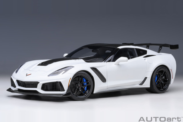 予約] オートアート 1/18 シボレー コルベット C7 ZR1 ホワイト 71270
