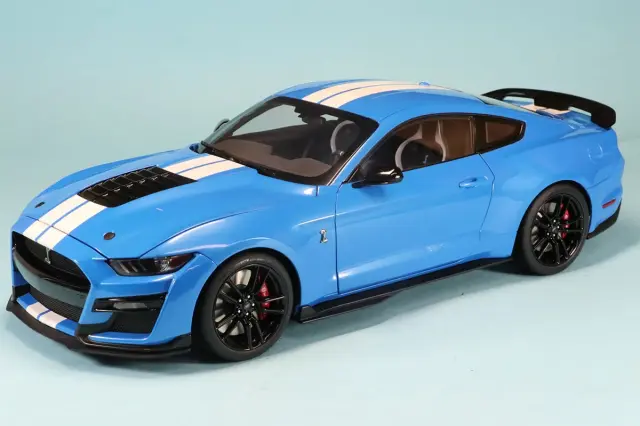 オートアート 1/18 フォード マスタング シェルビー GT500  ブルー／ホワイトストライプ　73094