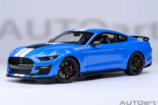 [予約] オートアート 1/18 フォード マスタング シェルビー GT500  ブルー／ホワイトストライプ　73094