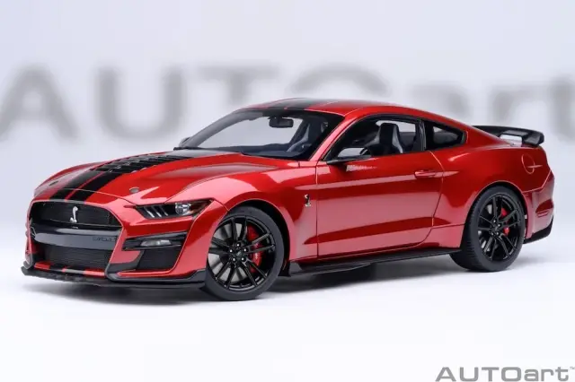 [予約] オートアート 1/18 フォード マスタング シェルビー GT500  レッド／ブラックストライプ　73098