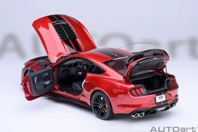 オートアート　AUTOart　シェルビー　GT500 マスタング　1：18 赤 AUTOart 1/18 フォード マスタング シェルビー GT500 （レッド