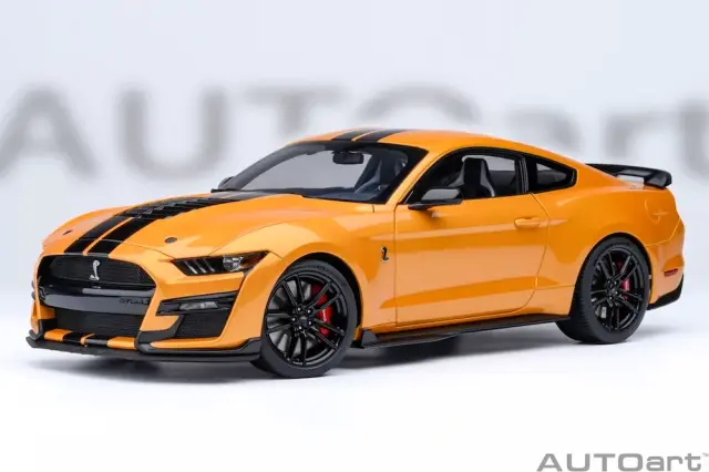 [予約] オートアート 1/18 フォード マスタング シェルビー GT500  オレンジ／ブラックストライプ　73099