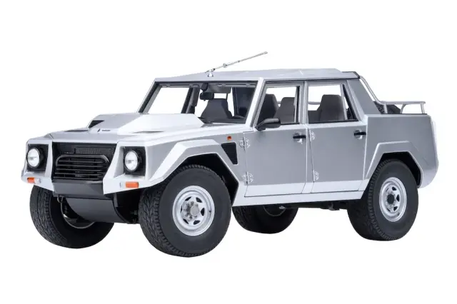 [予約] オートアート 1/18 ランボルギーニ LM002 メタリック シルバー　74553