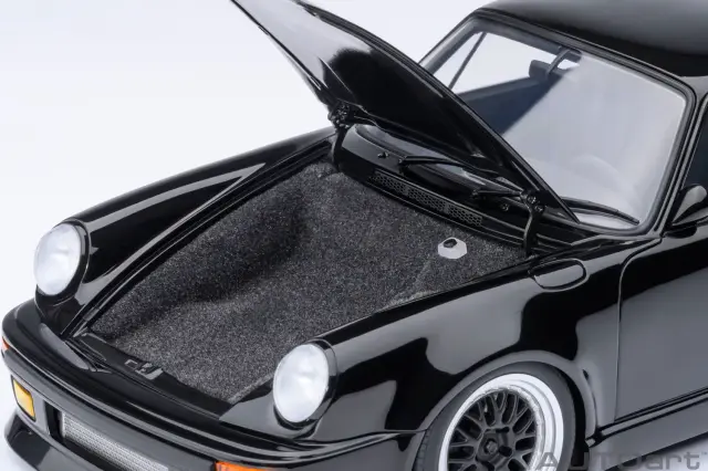 予約] オートアート 1/18 ポルシェ 911 （930） ターボ 「湾岸