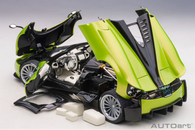 オートアート 1/18 ミニカー パガーニ Amazon.com: AUTOart Pagani Huayra Roadster, Blu Tricolore