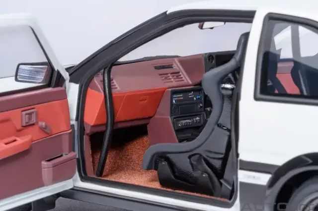 オートアート 1/18 トヨタ スプリンター トレノ AE86 「頭文字 D