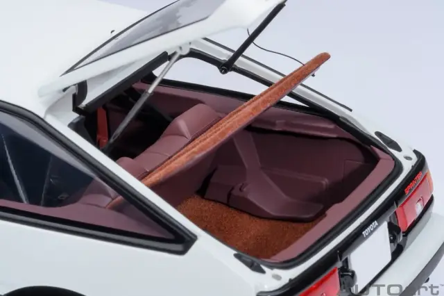 オートアート 1/18 トヨタ スプリンター トレノ AE86 「頭文字 D