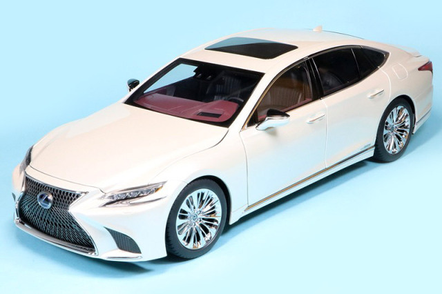 オートアート 1/18 レクサス LS500h メタリックホワイト 78866 