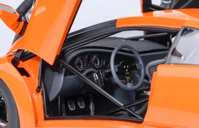 予約] オートアート 1/18 ランボルギーニ ディアブロ GTR オレンジ