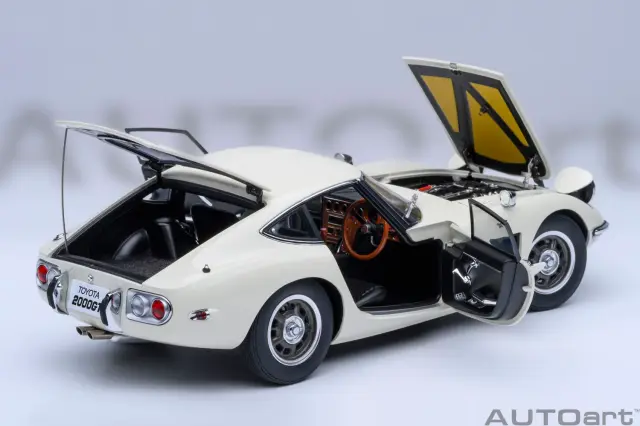 オートアート 1/18 トヨタ 2000GT 1967 ホワイト 79546 ミニカー
