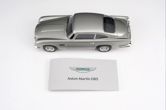 AUTOart 1/18 アストンマーチン V12ヴァンテージ シルバー 美品 ダイキャスト・モデルカー 1/18 アストンマーチン V12 ヴァンテージ