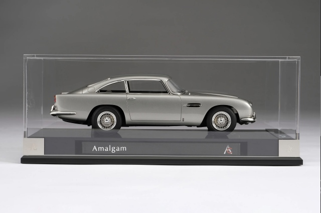 AUTOart 1/18 アストンマーチン V12ヴァンテージ シルバー 美品 予約] アマルガム 1/18 アストンマーチン DB5 ヴァンテージ シルバー
