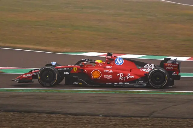 スパーク 1/5 ヘルメット オラクル レッドブル 角田 裕毅 2025