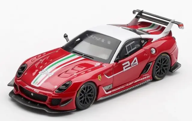 アイラモルトの雄　アドベックのミニカー 新品 MOC346 イクソ 1/43 フィアット FIAT アバルト 500e 2024