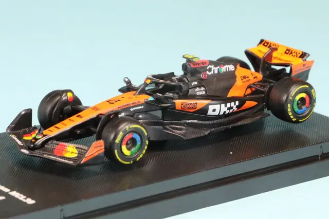 ブラーゴ 1/64 マクラーレン MCL39 オーストラリアGP 2025 L.ノリス BUR58007N