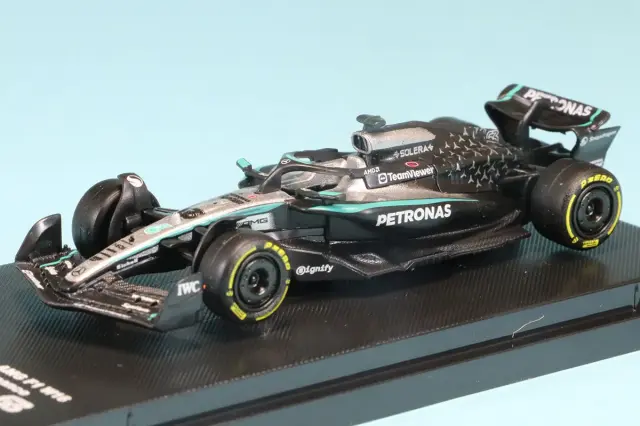 ブラーゴ 1/64 メルセデス AMG W26 2025 G.ラッセル BUR58008R