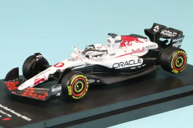ブラーゴ 1/64 レッドブル RB21 日本GP 2025 Mフェルスタッペン BUR8009JPV