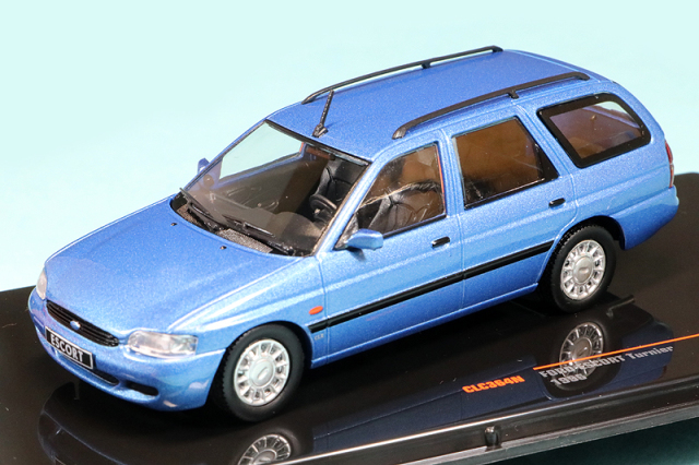 イクソ 1/43 フォード エスコート Turnier 1996 メタリックブルー　CLC364N