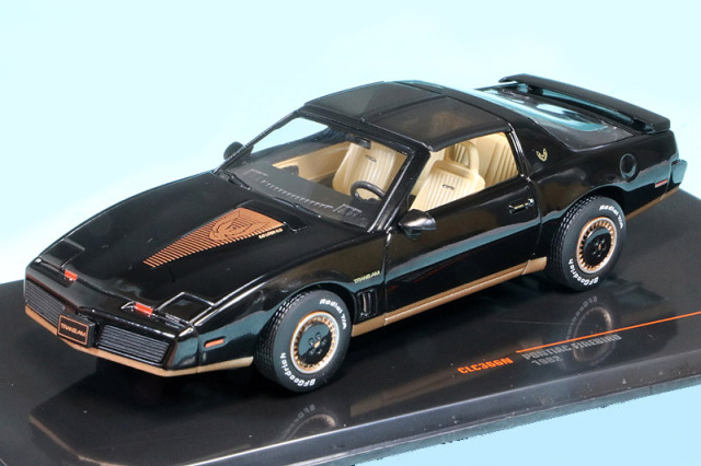 イクソ 1/43 ポンティアック ファイアーバード 1982 ブラック　CLC366N