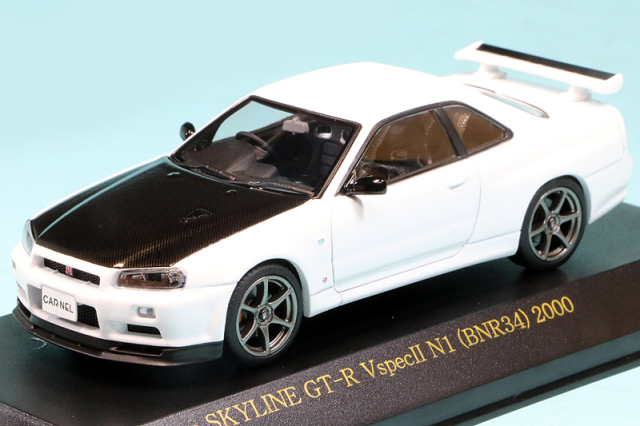 カーネル 1/43 ニッサン スカイライン GT-R VspecII N1 BNR34 2000 ホワイト/カーボン　CN430001