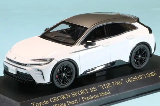 カーネル 1/43 トヨタ クラウンスポーツ RS “THE 70th” (AZSH37) 2025 プレシャスホワイトパール / プレシャス メタル 300個　CN432501