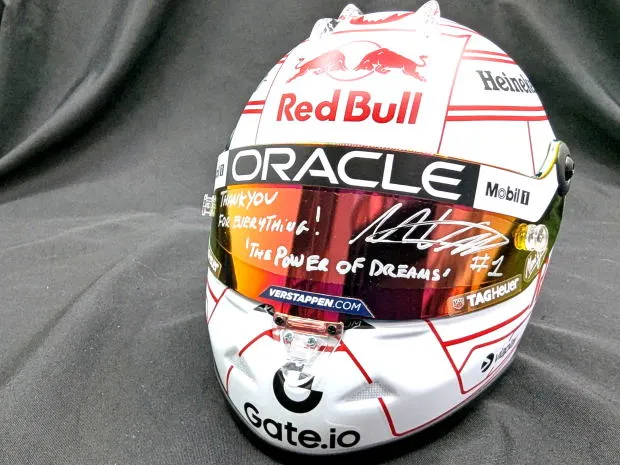 【新品】フェルスタッペン ミニチュアヘルメット1/2 新品】フェルスタッペン ミニチュアヘルメット1/2 1 / レッドブル|1/2