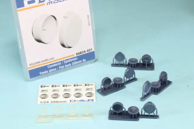 DAB Models 1/24 スポットライト フラットバック 実車サイズ 120mm ライトカバーモールド入り DAB24-021