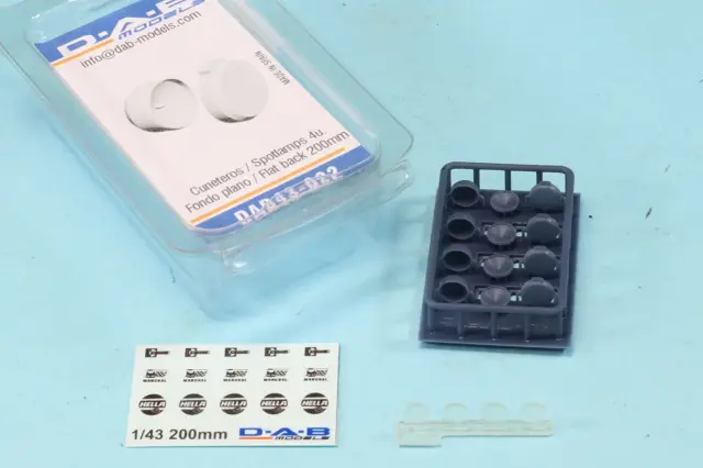 DAB Models 1/43 スポットライト フラットバック 実車サイズ 120mm ライトカバーモールド入り DAB43-022