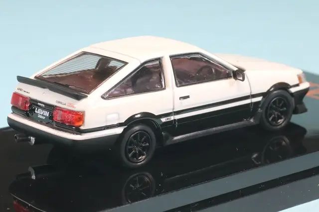 ホビージャパン 1/64 トヨタ カローラ レビン AE86 1983 3ドア