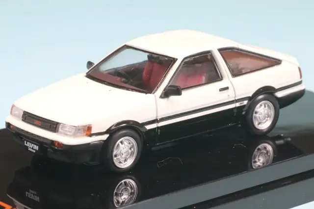 ホビージャパン 1/64 トヨタ カローラ レビン AE86 GT APEX 1983 3ドア ホワイト/ブラック HJ643037WK