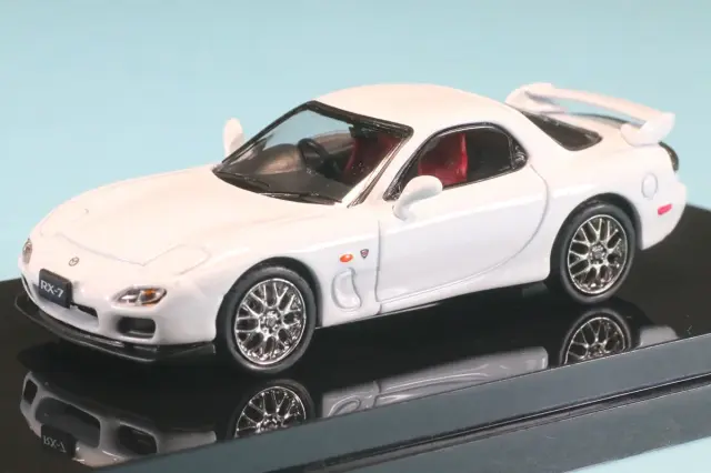 ホビージャパン 1/64 マツダ RX-7(FD3S) スピリットR タイプ A エンジンディスプレイモデル付 ピュアホワイト HJ646007W