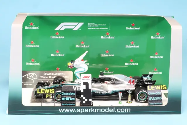 リアルウィン特注スパーク 1/43 メルセデス AMG W09 ブラジルGP 2018 L.ハミルトン ウィナー ボード類付き　SP569