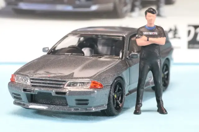 MINI-GT 1/64 ニッサン スカイライン GT-R R32 ニスモガンメタル 松田次生コレクション w/ 松田次生氏フィギュア(右ハンドル) MGT00869-R
