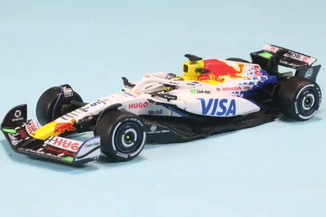 スパーク 1/64 レーシングブルズ VCARB 02 No.6 2025  日本GP I.ハジャー　Y422