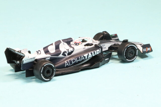 スパーク 1/64 スクーデリア アルファタウリ AT03 2022 P.ガスリー Y252