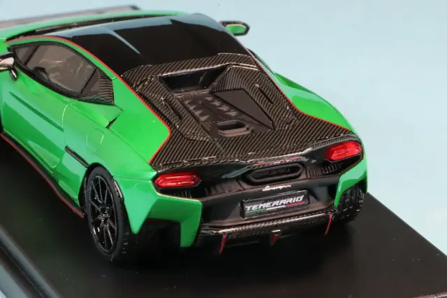 ルックスマート 1/43 ランボルギーニ テメラリオ 2024 グリーン LS555A