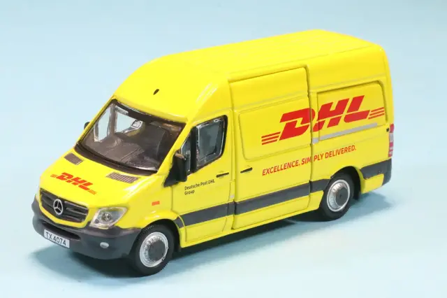 タイニー 約1/64 メルセデスベンツ スプリンター "DHL" デリバリーバン　ATC65675