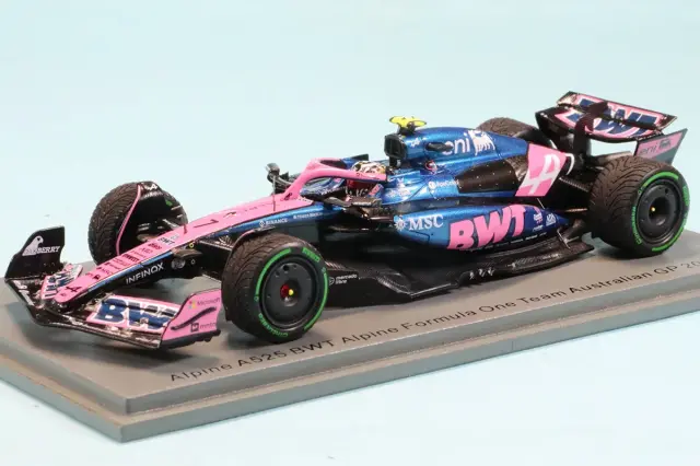 ミニチャンプス 1/43 マクラーレン メルセデス MP4/23 ブラジルGP 2008