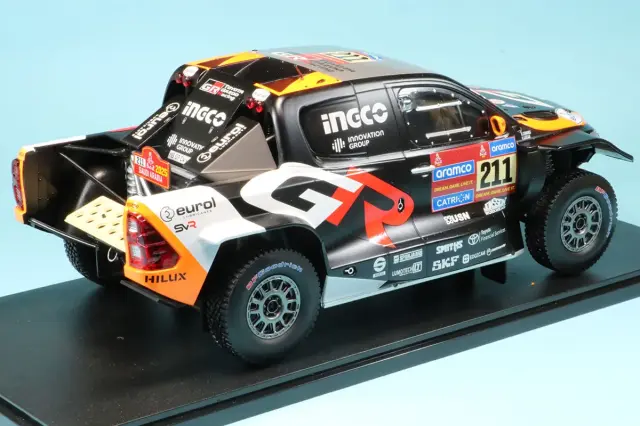 イクソ 1/18 トヨタ GR ハイラックス Evo. DKR ダカール ラリー 2025