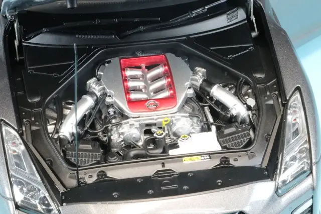 モーターヘリックス 1/18 ニッサン GT-R (R35) トラック エディション