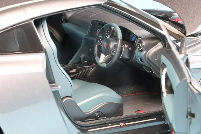 モーターヘリックス 1/18 ニッサン GT-R (R35) トラック エディション