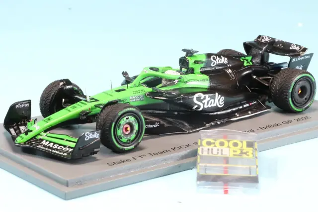 スパーク 1/43 ザウバー C45 No.27 2025 イギリスGP N.ヒュルケンベルグ ピットボード付き S9578